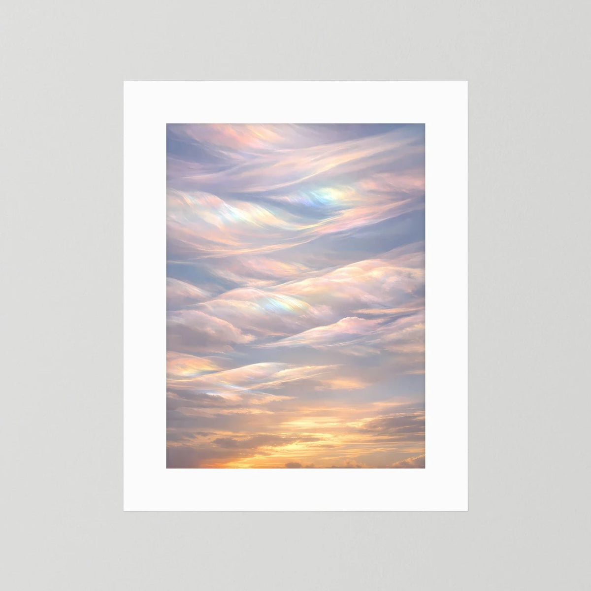 Hochformatiges Poster mit weißem Passepartout und Pastellwolken beim Sonnenuntergang.