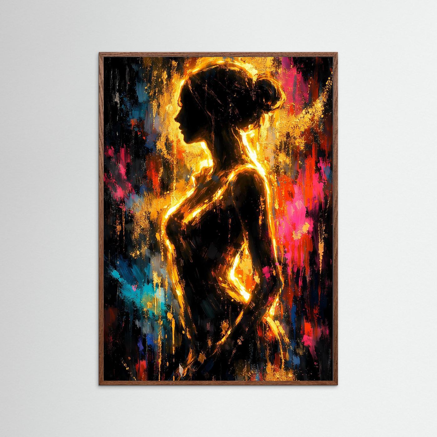 Abstraktes Kunstposter mit goldener Frauen-Silhouette, buntem Spritzbild und braunem Holzrahmen