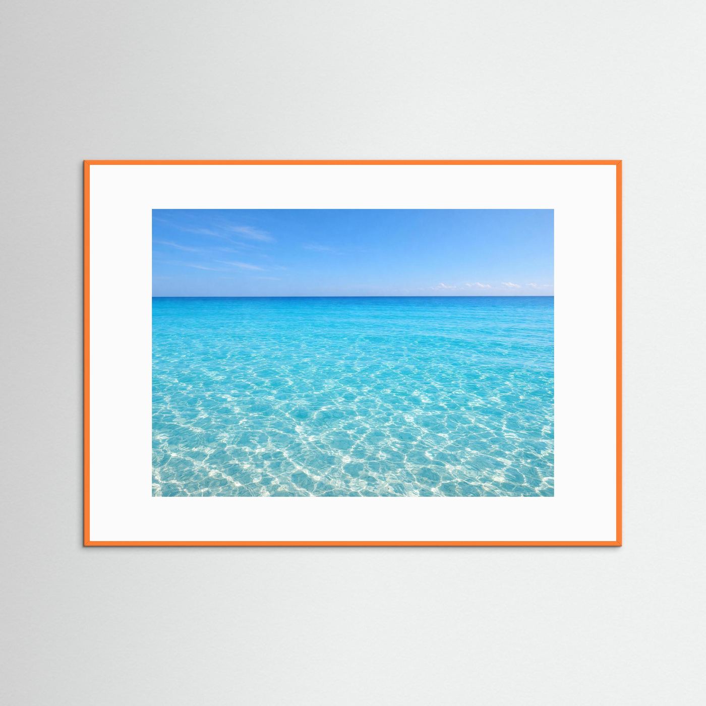 Wandposter mit Meerblick im hellen Rahmen mit orangefarbener Einfassung