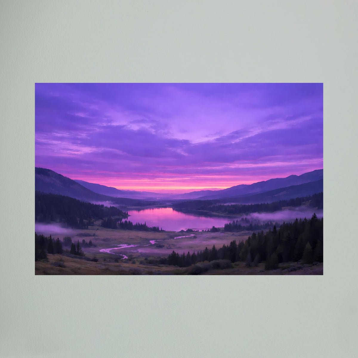 Querformatiges Wandposter mit Sonnenuntergang über Fluss, Nebel und Bergen