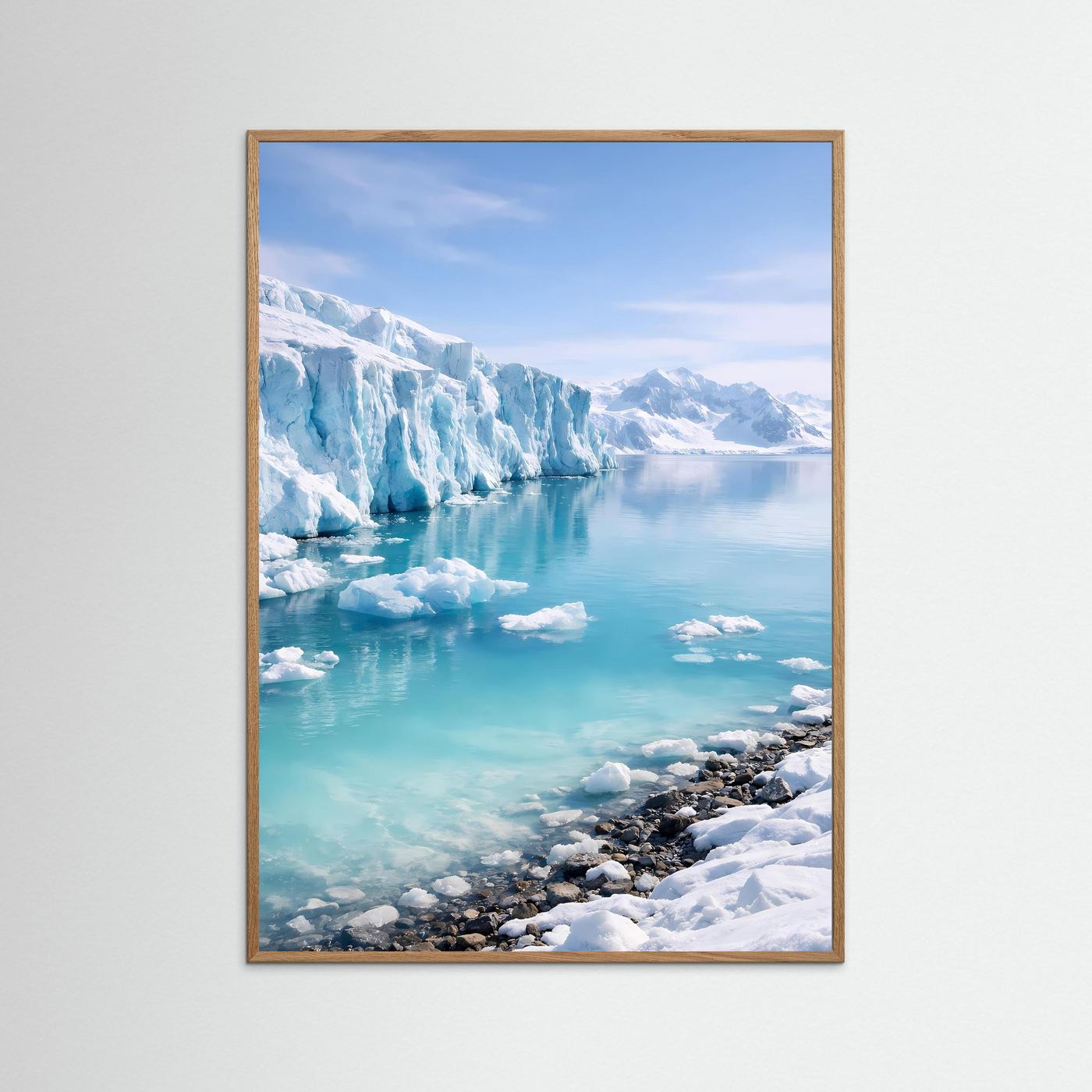 Gletscher-Poster im Hochformat mit hellem Holzrahmen, türkisfarbenes Wasser und weiße Schneeklötze