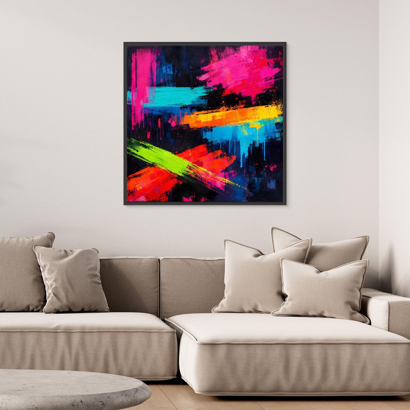 Abstraktes Leinwand-Wandbild mit Neon-Pinselstrichen in Pink, Blau, Grün und Gelb im schwarzen Rahmen
