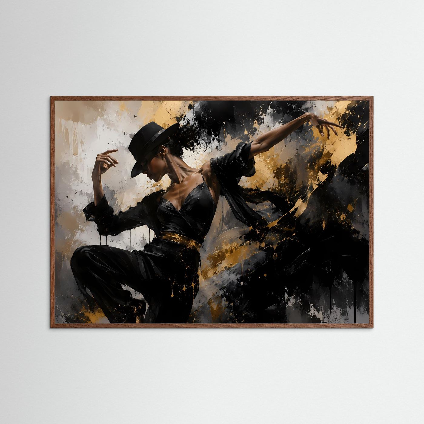 Querformat-Poster einer Tänzerin in Schwarz, im dunklen Holzrahmen mit Gold-Spritzdekor
