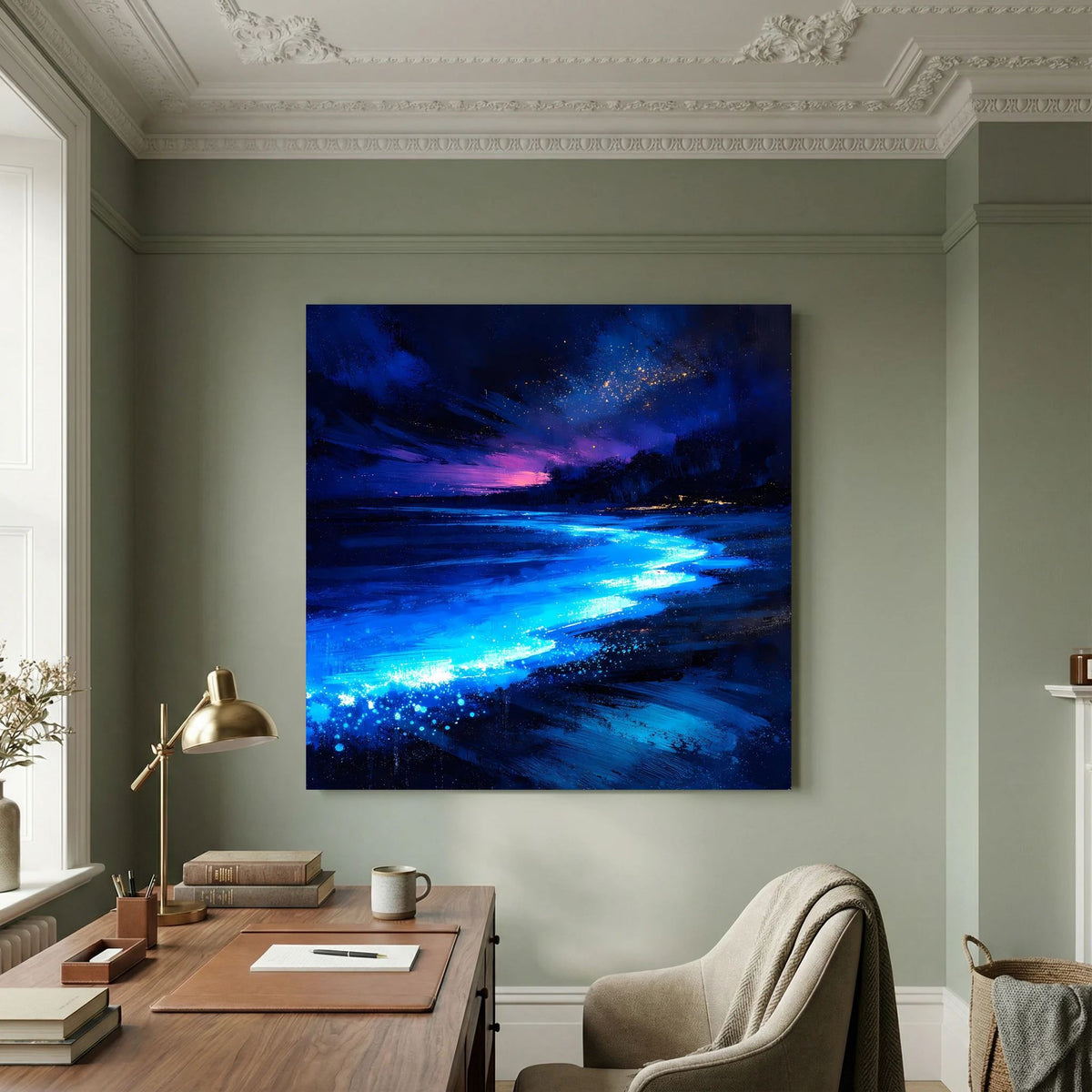 Leinwandbild mit nächtlichem Strandmotiv: leuchtender blauer Wellenverlauf und Himmel in Violett.