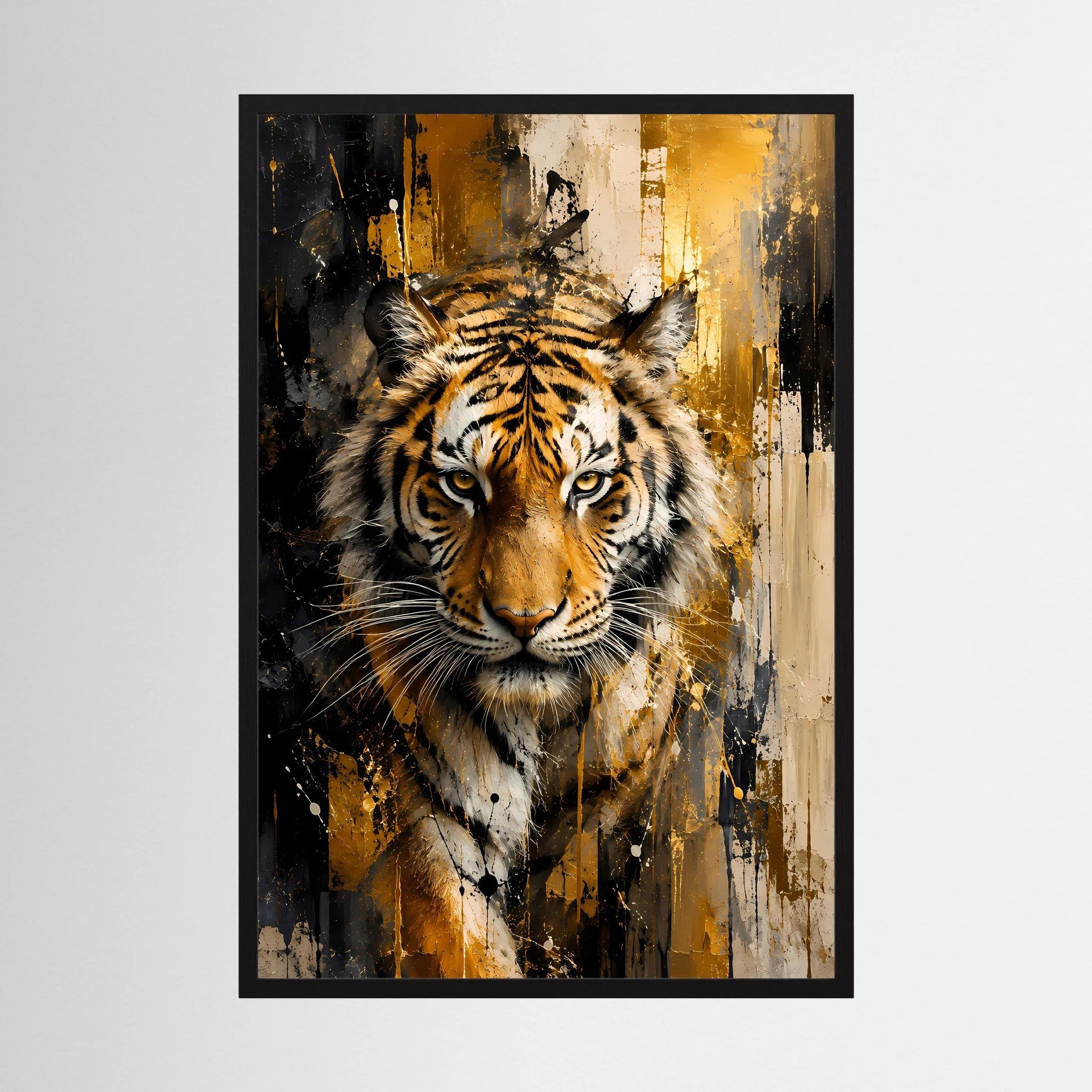 Hochformatiges Tigerkunstposter mit schwarzem Rahmen, abstraktes Raubtierporträt in Gold und Schwarz.