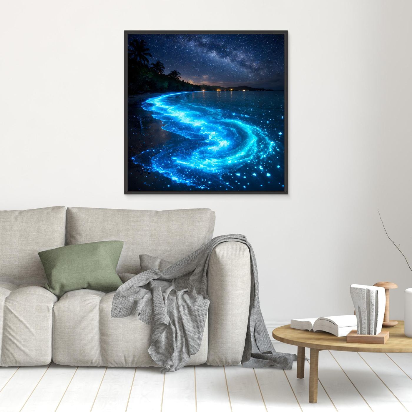 Leinwandbild klein an der Wand: leuchtende Meeresbucht mit türkisblauer Lichtspur, schwarzer Rahmen