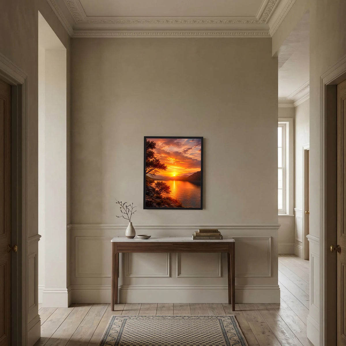 Hochformat-Poster im dunklen Rahmen mit Sonnenuntergang über See und Uferbäumen
