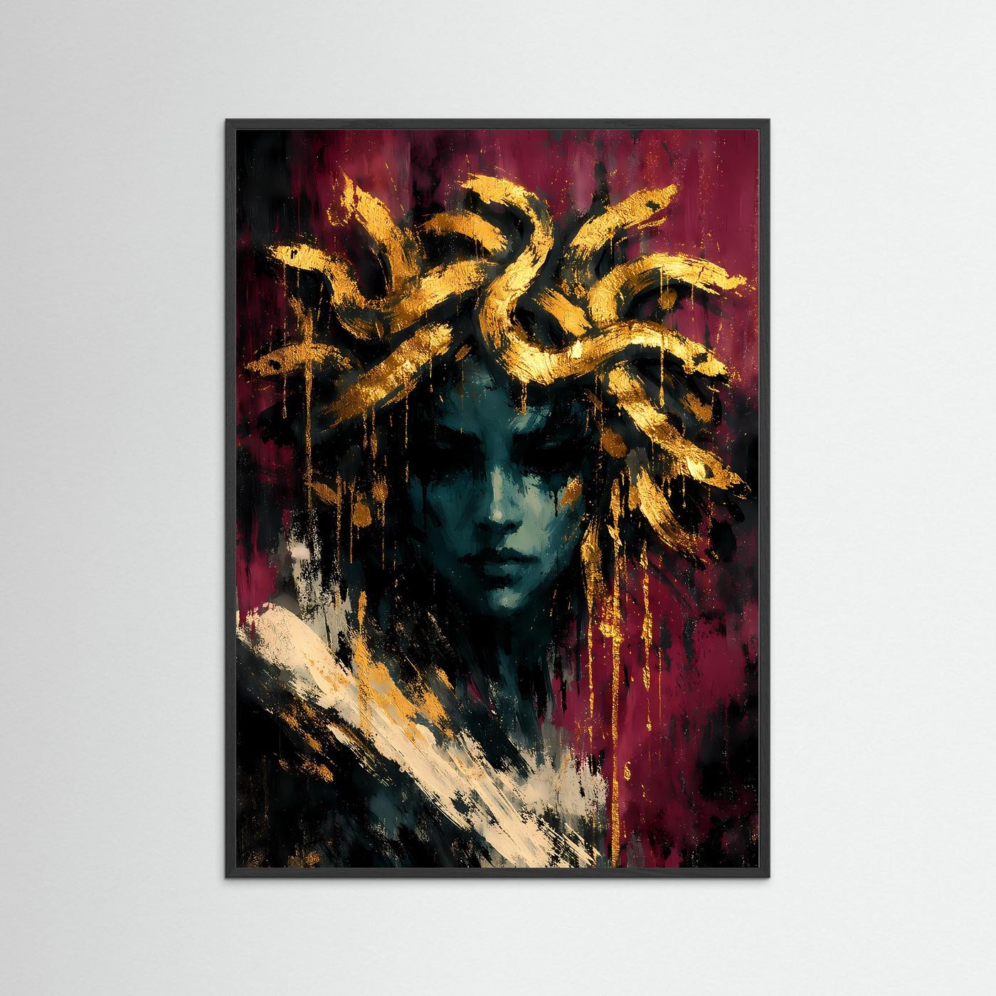 Kunstposter im Hochformat mit abstraktem Medusa-Porträt, Goldlinien, schwarzer Rahmen