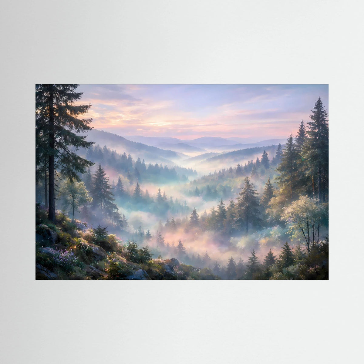 Wandposter im Querformat mit Berglandschaft im Nebeltal und Nadelwald bei Dämmerung