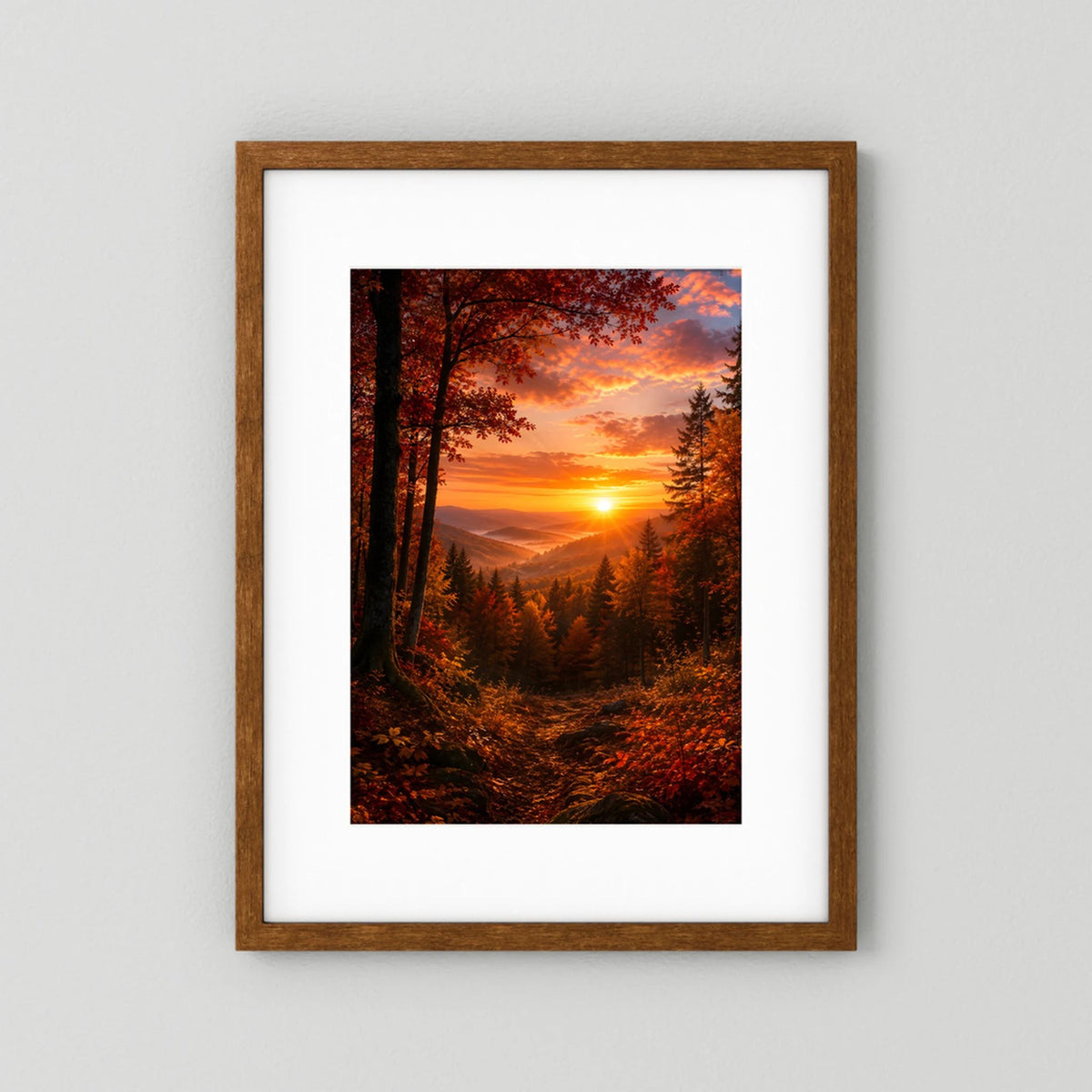 Kunstposter mit weißem Passepartout und braunem Holzrahmen: Herbstwald mit orangefarbener Sonne