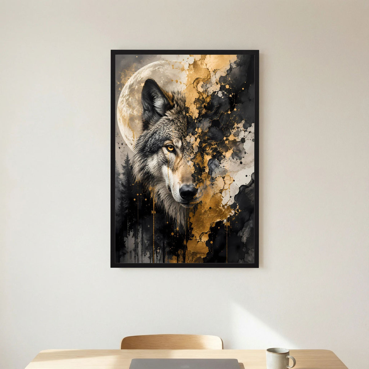 Poster im Hochformat mit Wolfskopf, Mond und schwarz-goldenem Spritzdesign im schwarzen Rahmen.