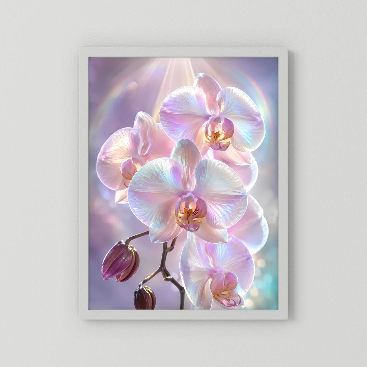 Kunstposter im hellen Rahmen mit Orchideenblüten in Weiß-Rosa und Perlmutt-Glanz