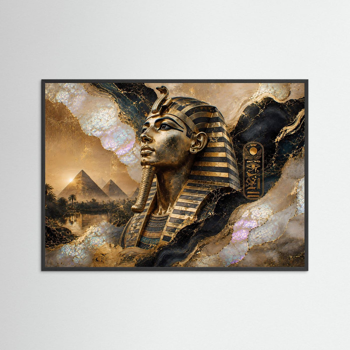 Querformat-Poster im schwarzen Rahmen: ägyptischer Pharao in Gold und Perlmutt
