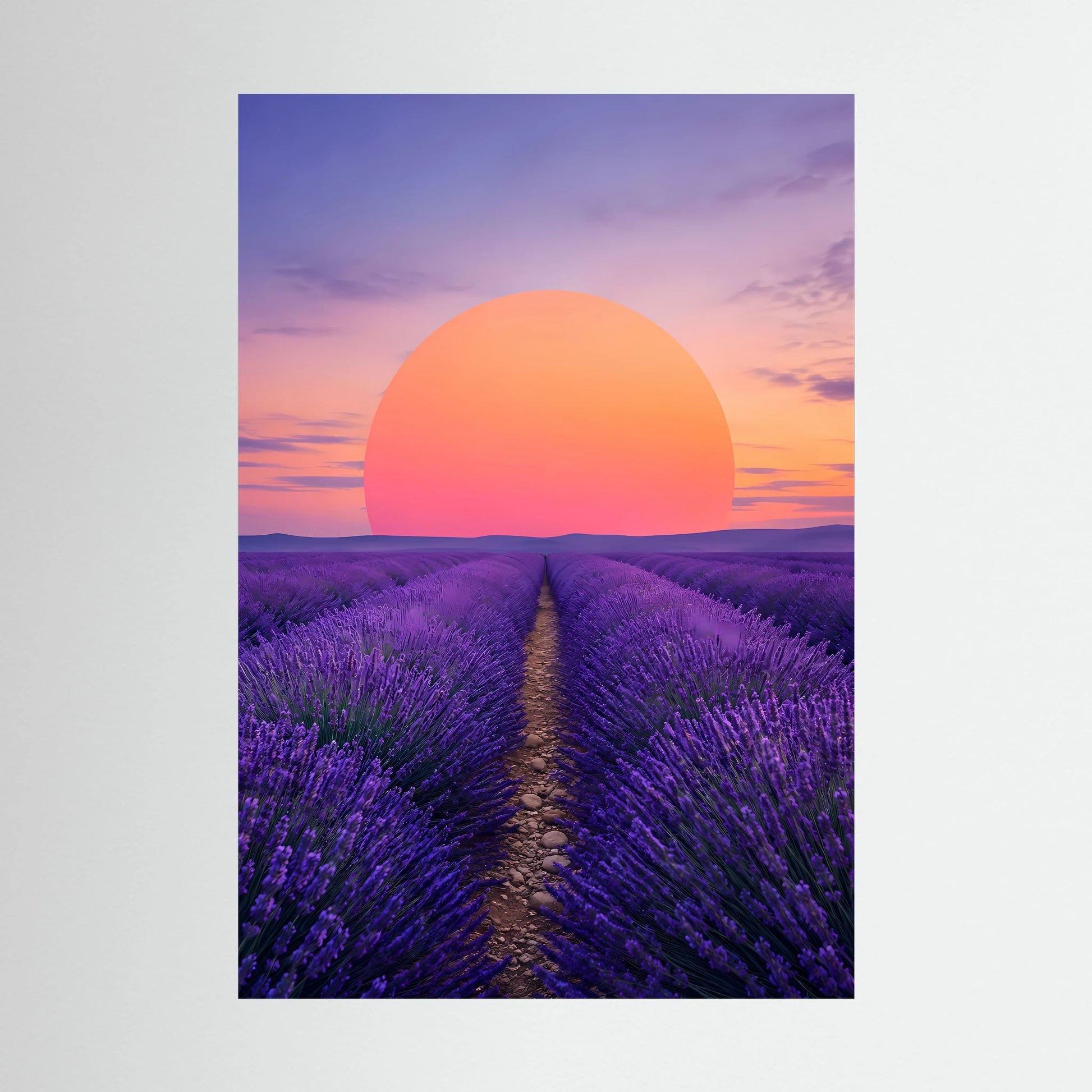 Hochformat-Poster mit lila Lavendelfeld und großer orangefarbener Sonne im Sonnenuntergang