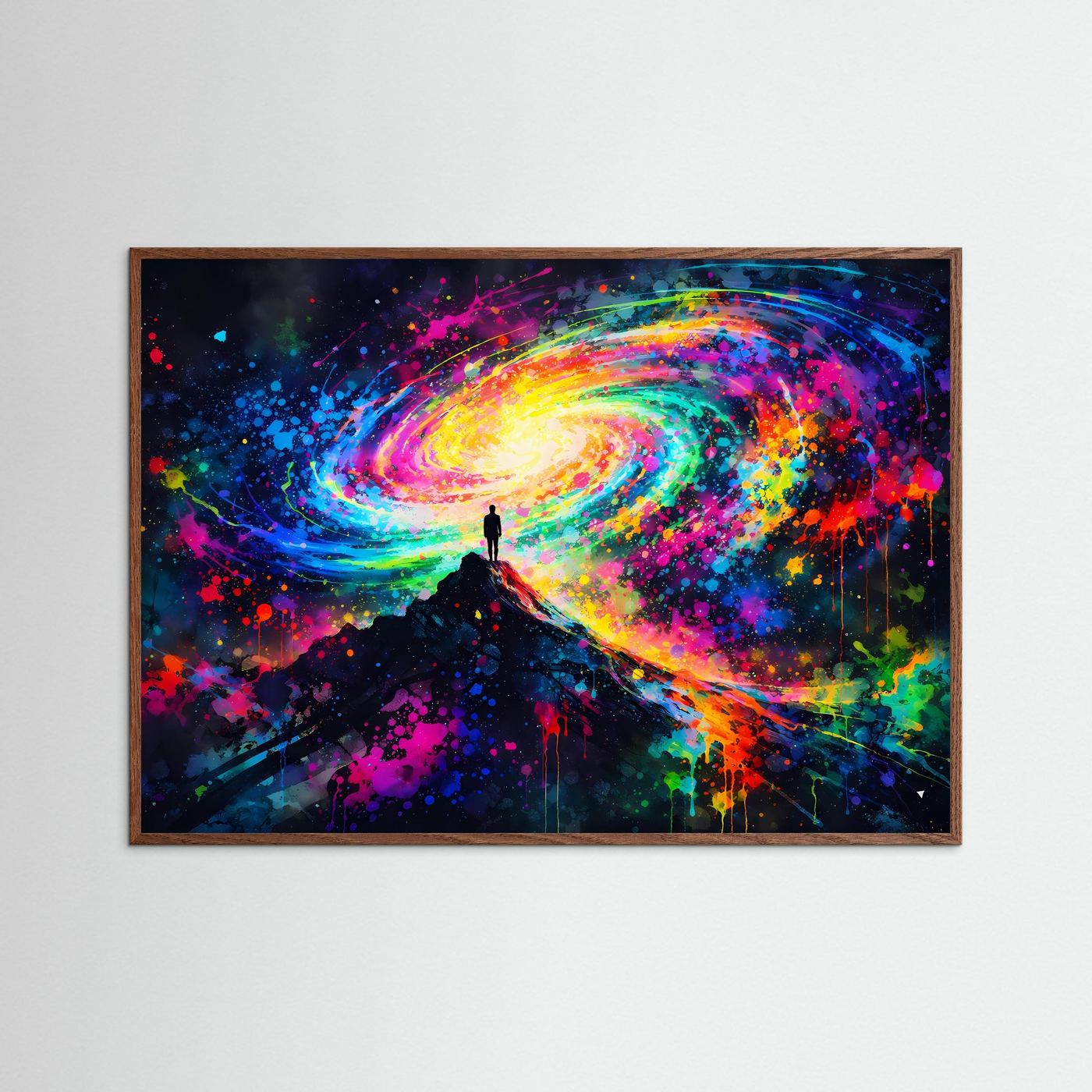 Panorama-Poster mit Galaxie im dunklen Eichenrahmen: bunte Spiralnebel, dunkle Figur