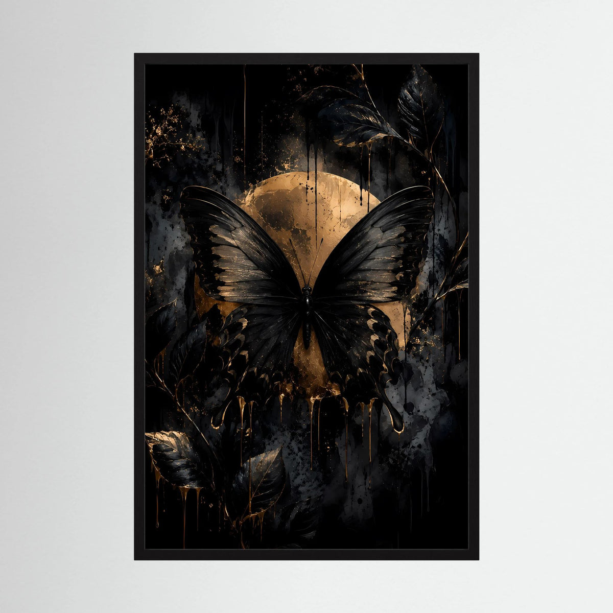 Hochformat-Poster im schwarzen Rahmen mit schwarzem Schmetterling und goldener Lichtscheibe