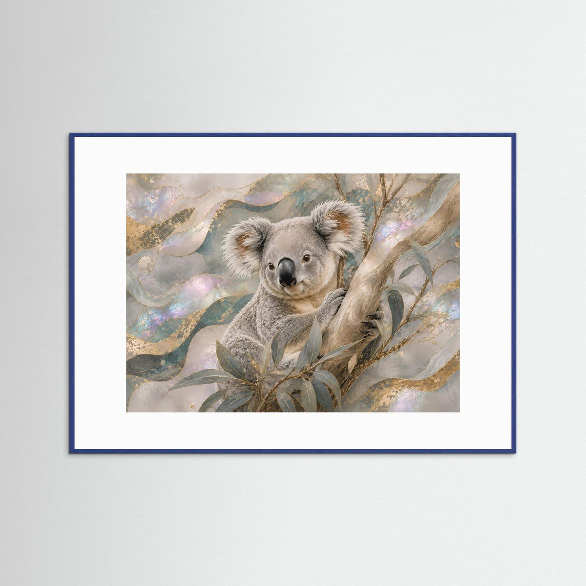 Gerahmtes Querformat-Poster mit grauem Koala auf Ästen, Aquarell-Look, blauer Rahmen