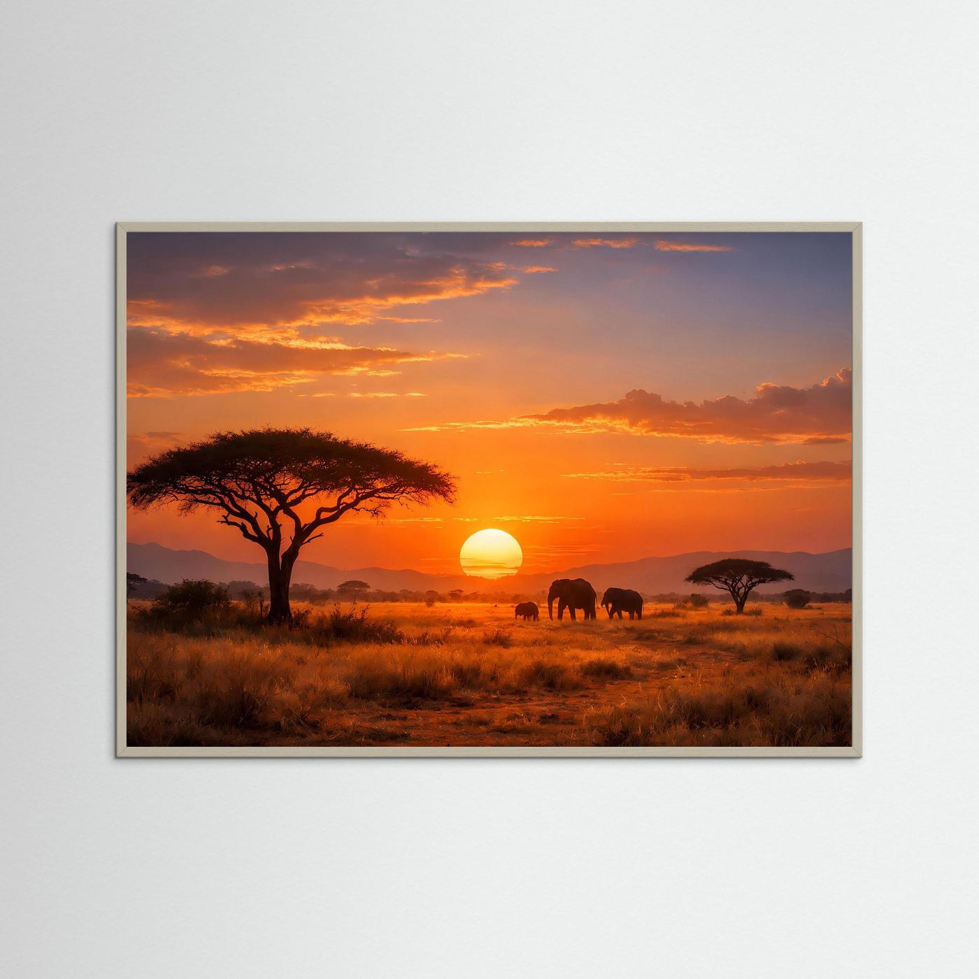 Afrika-Savannenposter mit Elefantenherde und Sonne im Sonnenuntergang, hellgrauer Rahmen