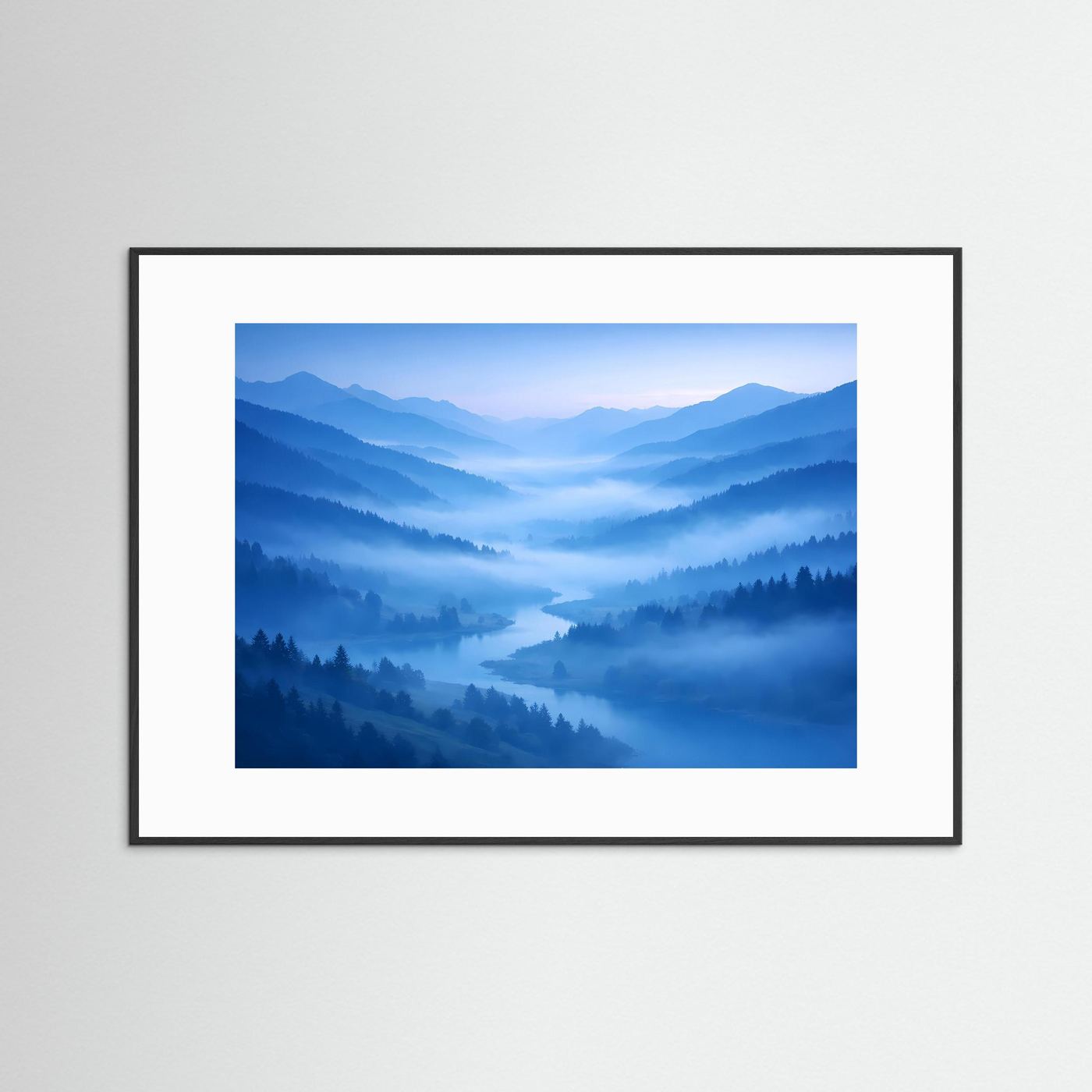 Wandbild mit Berglandschaft im Nebeltal, rechteckiger schwarzer Holzrahmen