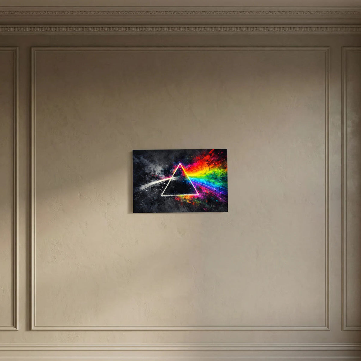 Wandbild im Querformat mit Prisma-Dreieck und Regenbogenverlauf in Neonoptik