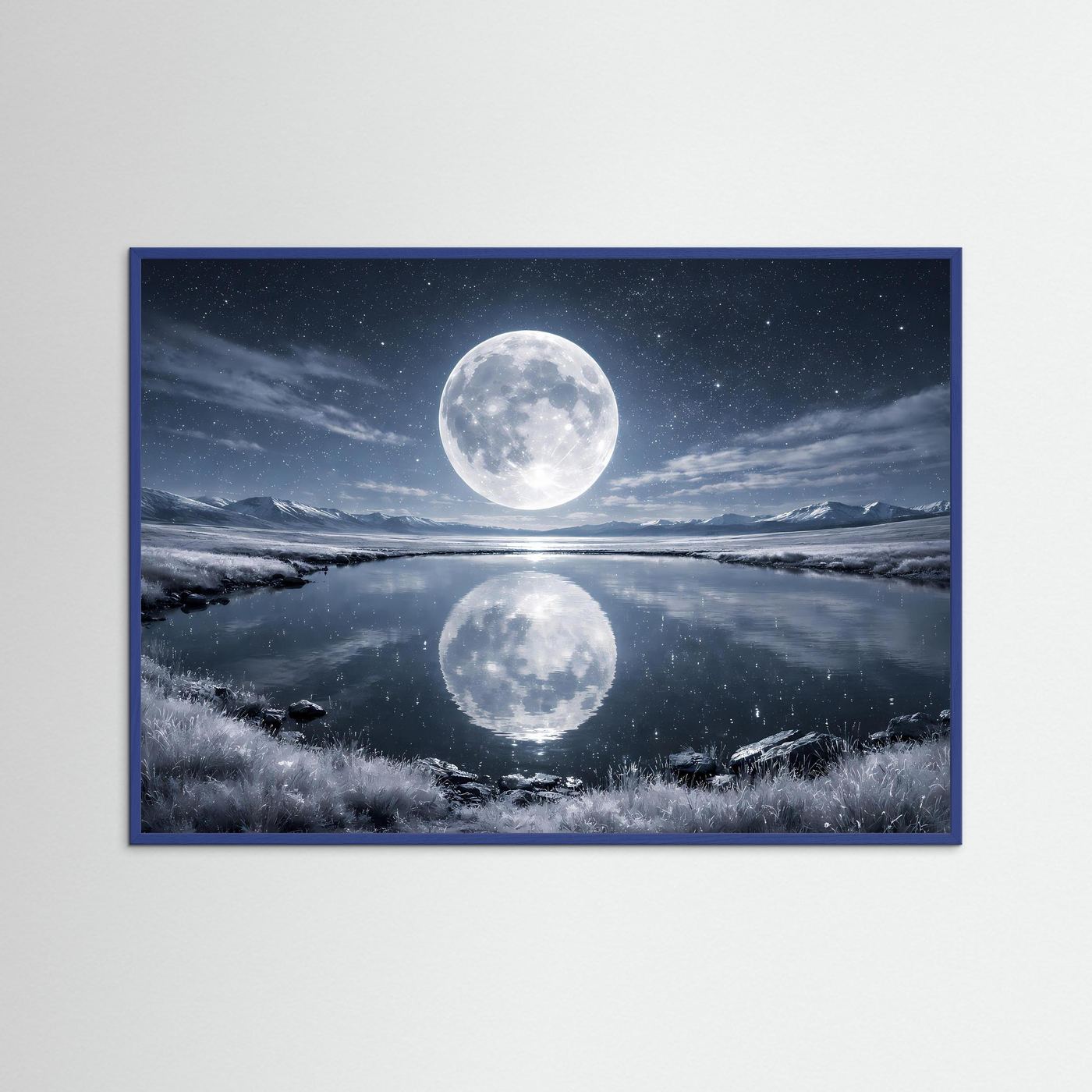 Wandbild mit Vollmond und Spiegelung im Bergsee, blauer Holzrahmen
