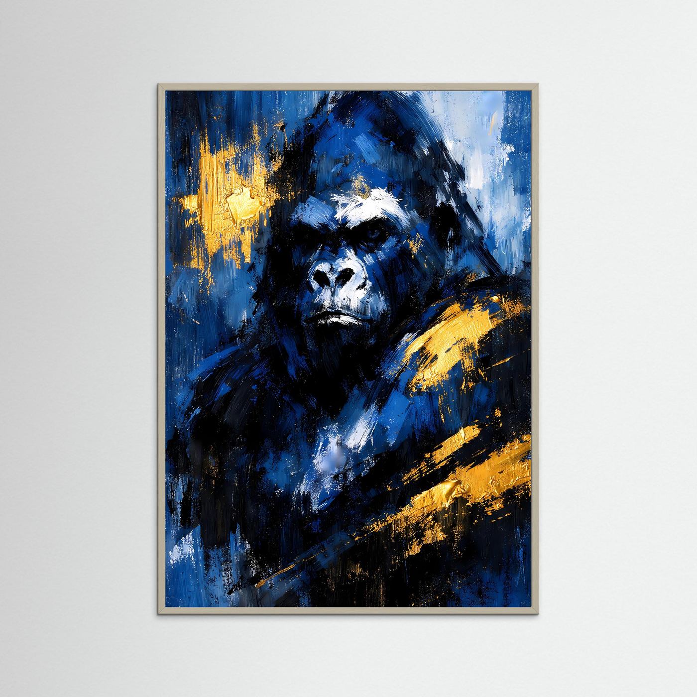 Kunstposter mit abstraktem Gorilla in Blau, Schwarz und goldenen Spritzern, Hochformat