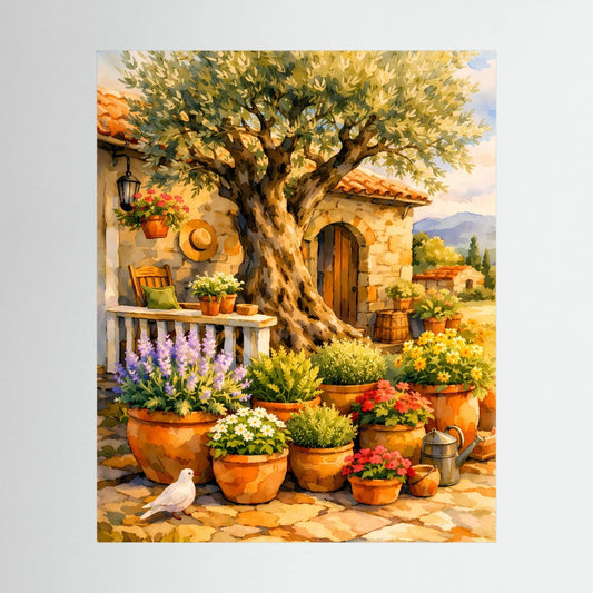 Hochformat-Poster mit Olivenbaum in mediterranem Innenhof, vielen Blumentöpfen und Kiesboden