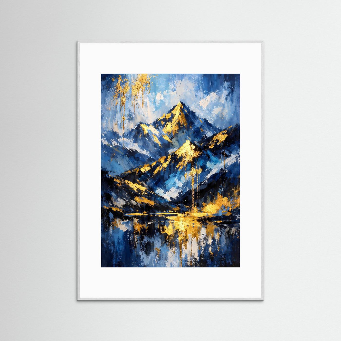 Gerahmtes Berg-Poster mit abstrakter Malerei, Königsblau und Goldtönen, graues Holz