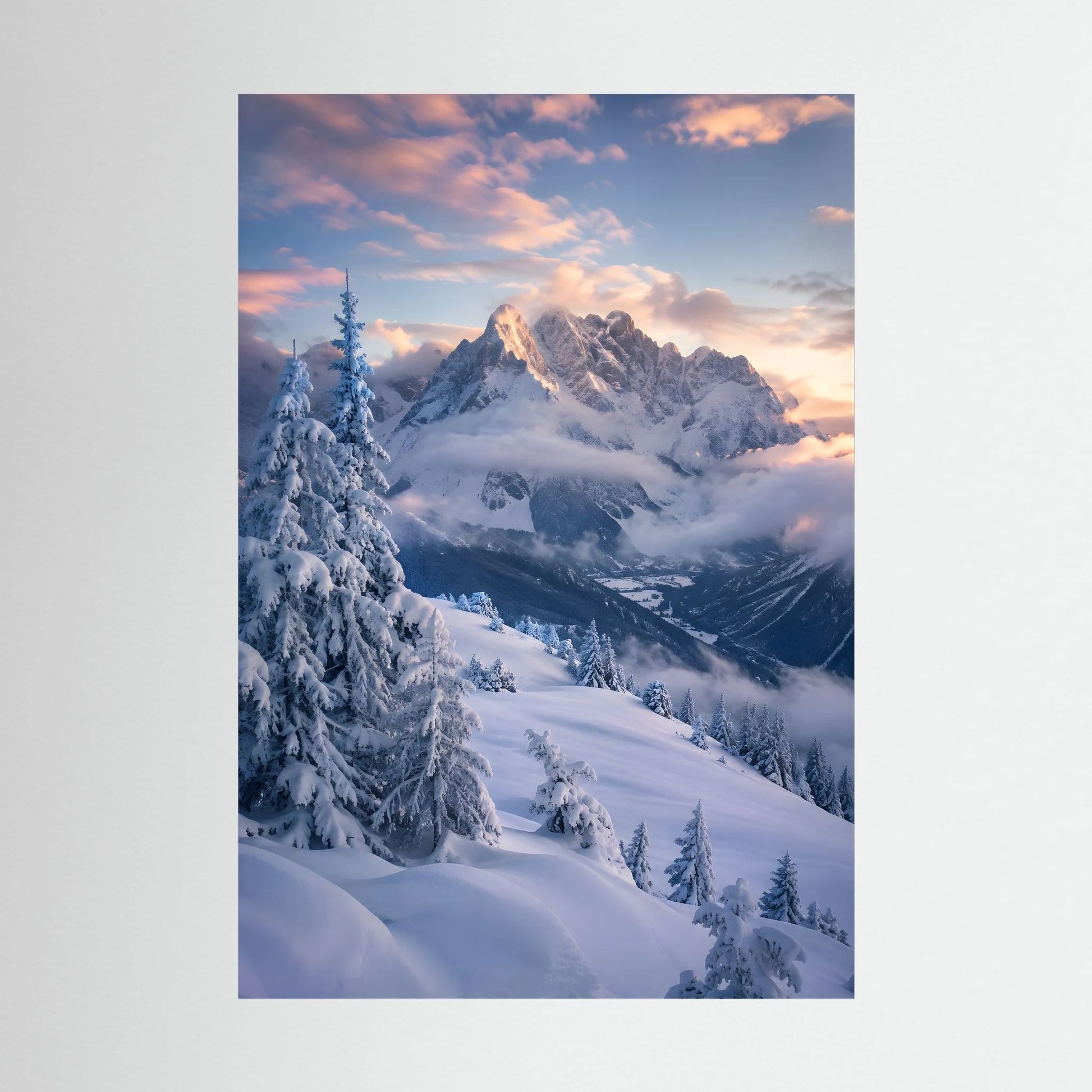 Hochformat-Landschaftsposter mit verschneiten Alpen, Tannen und Berggipfeln im Abendrot