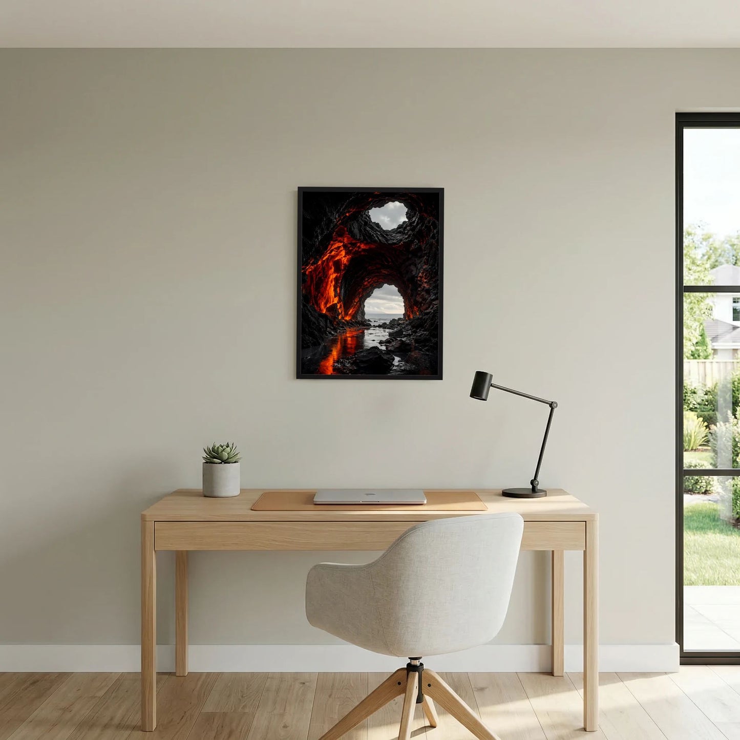 Poster im Hochformat mit schwarzem Rahmen: Glühende Lavahöhle mit archförmiger Öffnung zum Meer