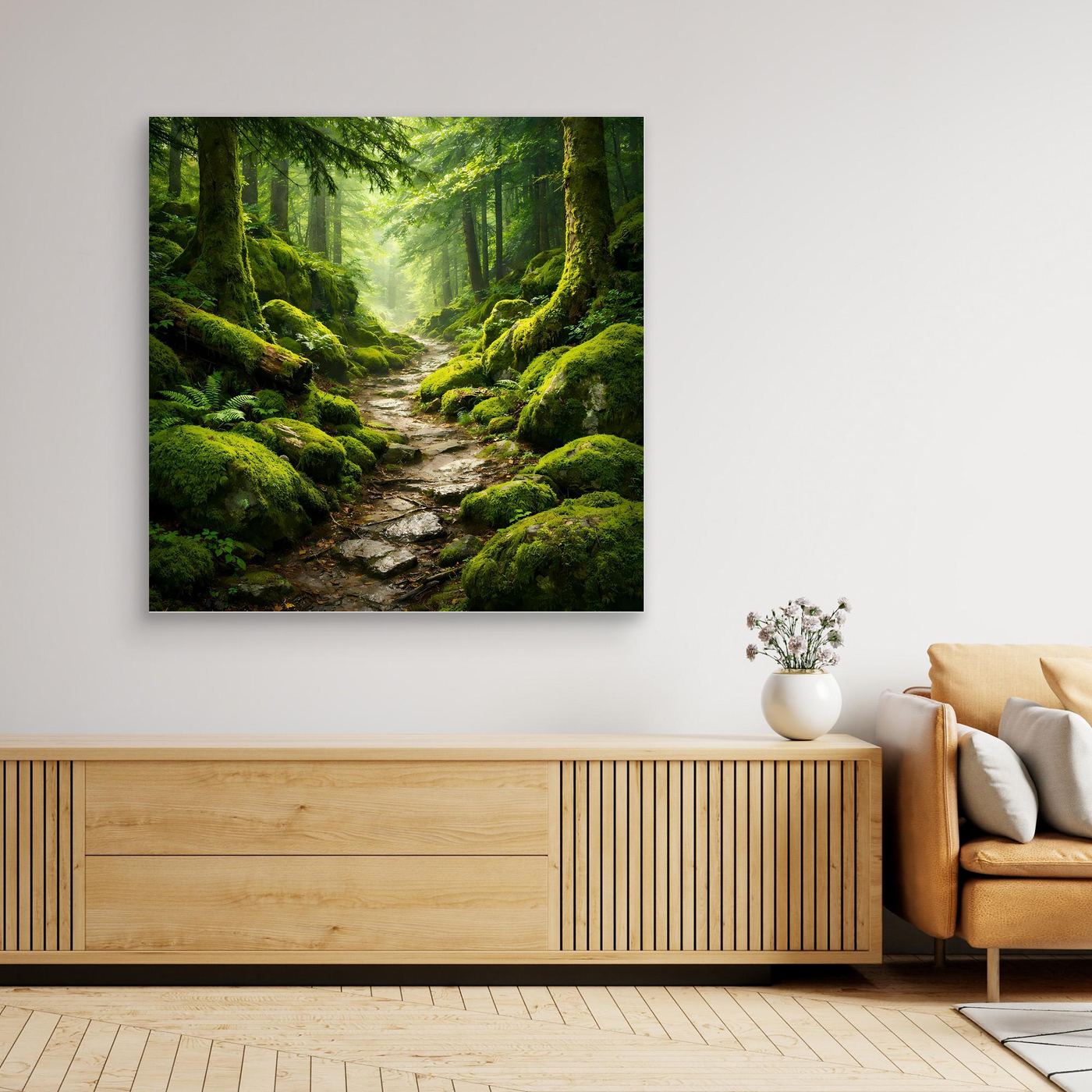 Leinwandbild Waldweg im Moosgrün, quadratisches Naturmotiv über einer Holzkommode