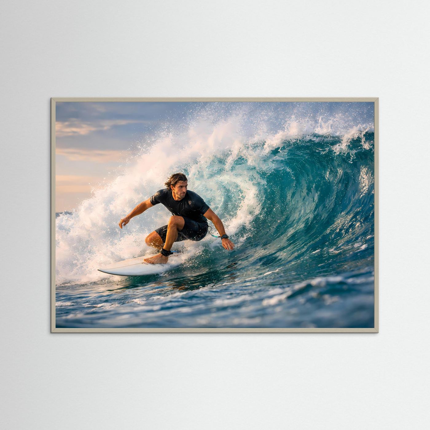 Surfer-Panorama-Poster im Querformat mit grauem Holzrahmen, Wellen und Surfer