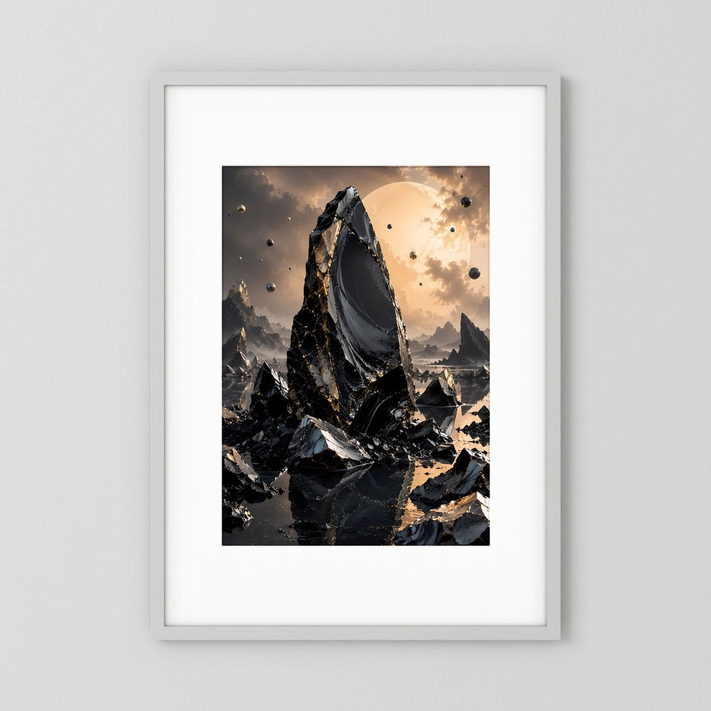 Gerahmtes Poster im Hochformat mit schwarzem Monolithen und Goldakzenten