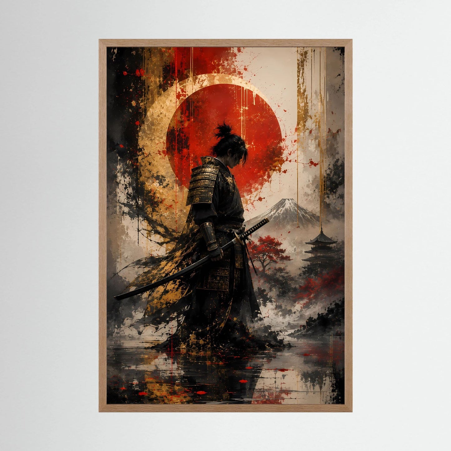 Gerahmtes Japanisches Samurai-Kunstposter im Hochformat, Holzrahmen: Katana vor roter Sonne.