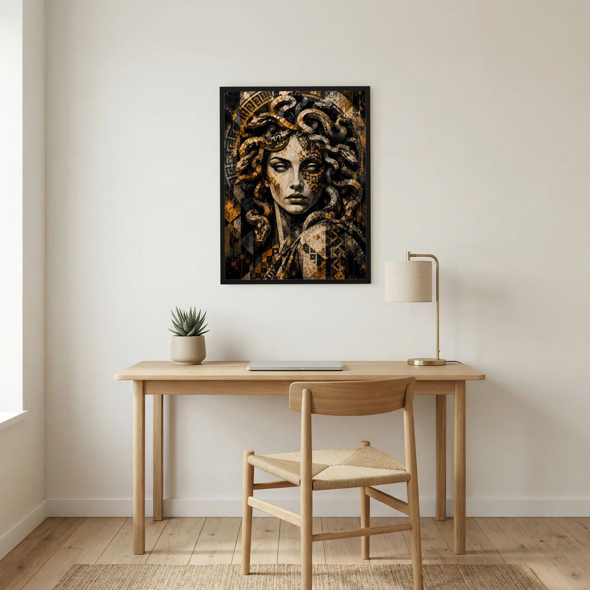 Schwarz gerahmtes Poster mit Medusa-Mosaikmotiv in Gold und Dunkelbraun, Schlangen im Haar