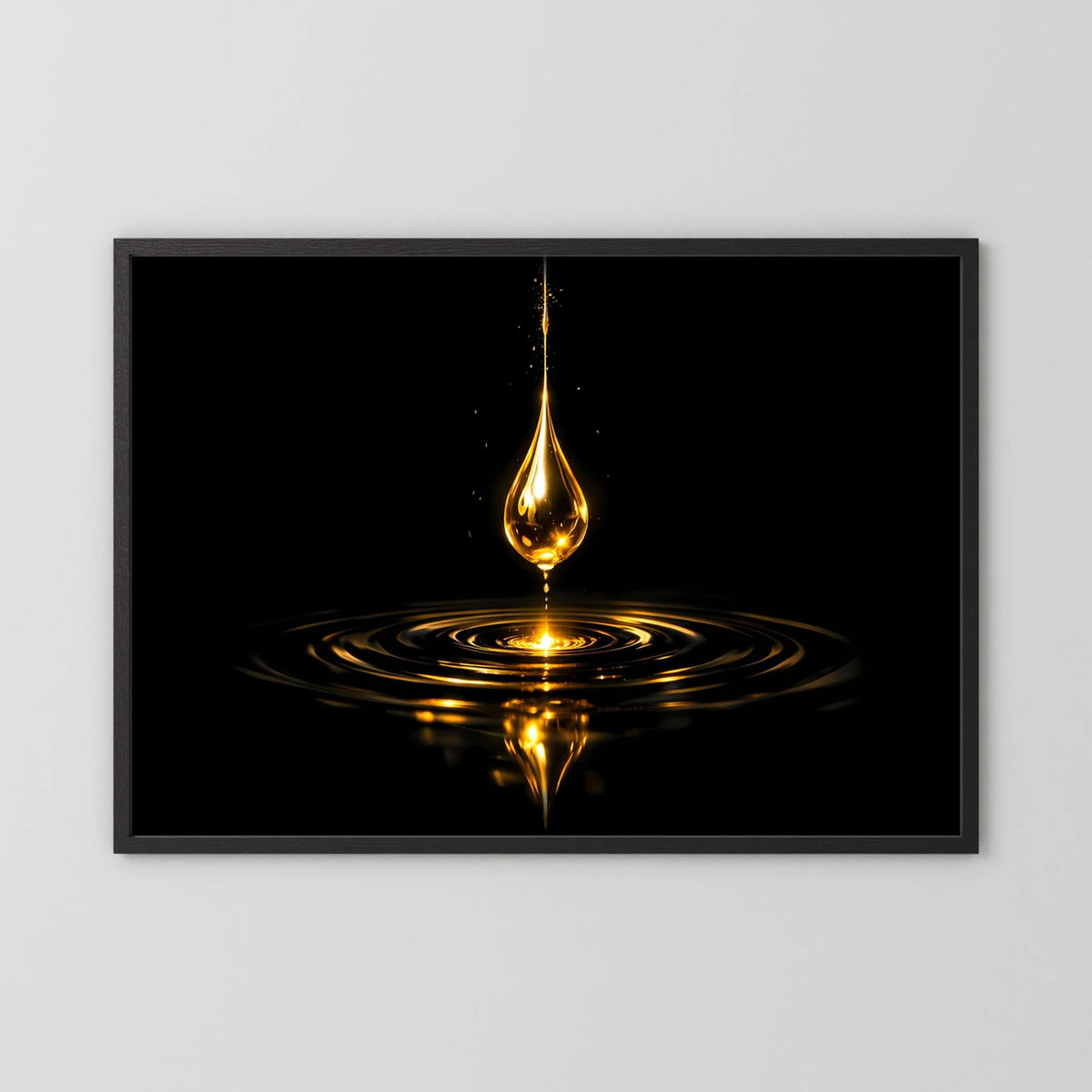 Querformat-Wandbild mit schwarzem Rahmen, goldener Tropfen über Wasserring