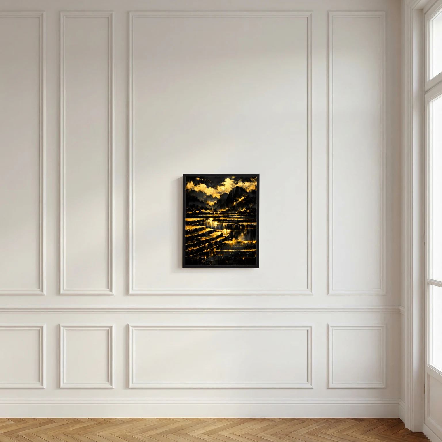 Gerahmtes Poster an weißer Wand mit abstrakter Berglandschaft in Schwarz und Gold