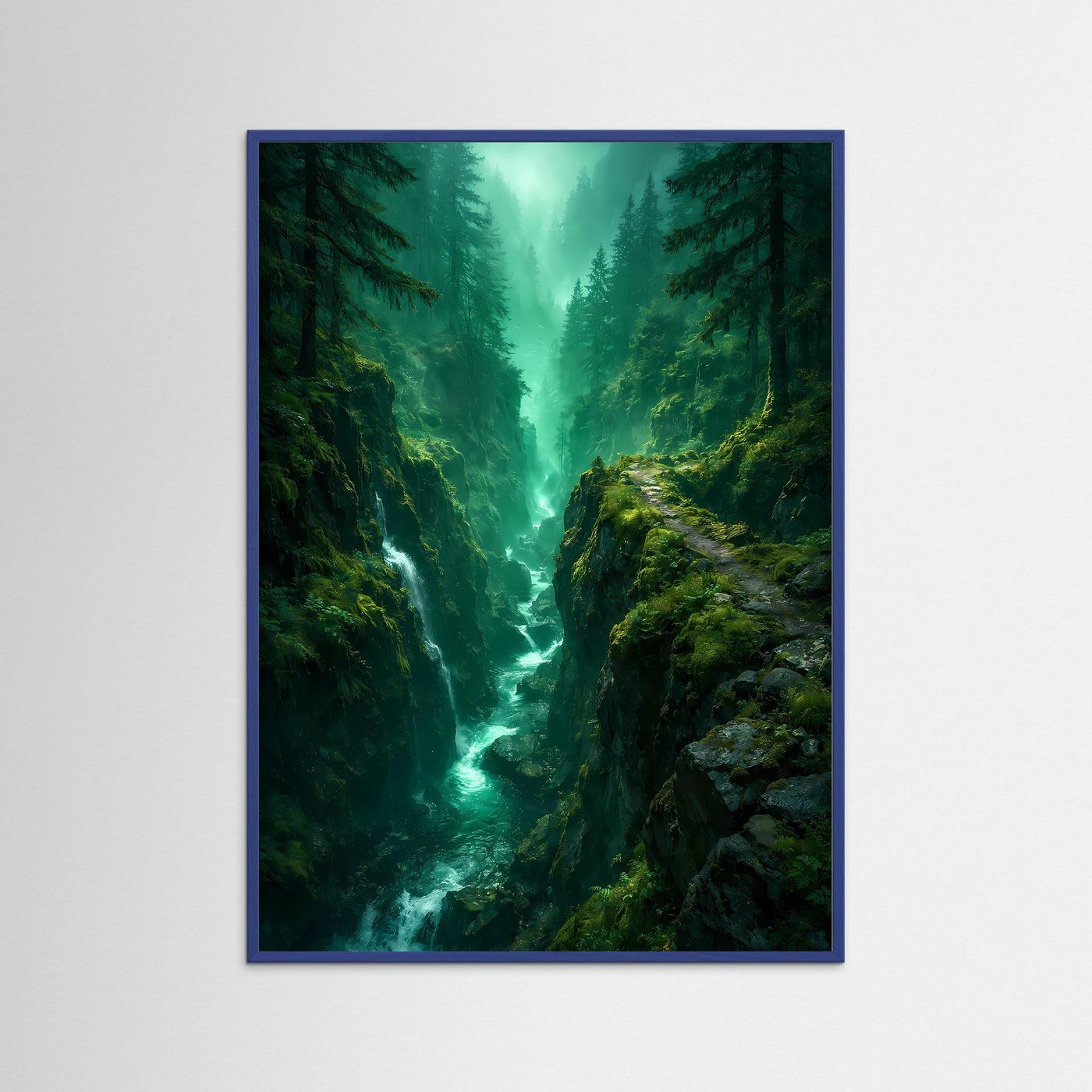 Wald-Poster im blauen Rahmen: smaragdgrüne Schlucht mit Wasserlauf, Tannen, Moosfelsen