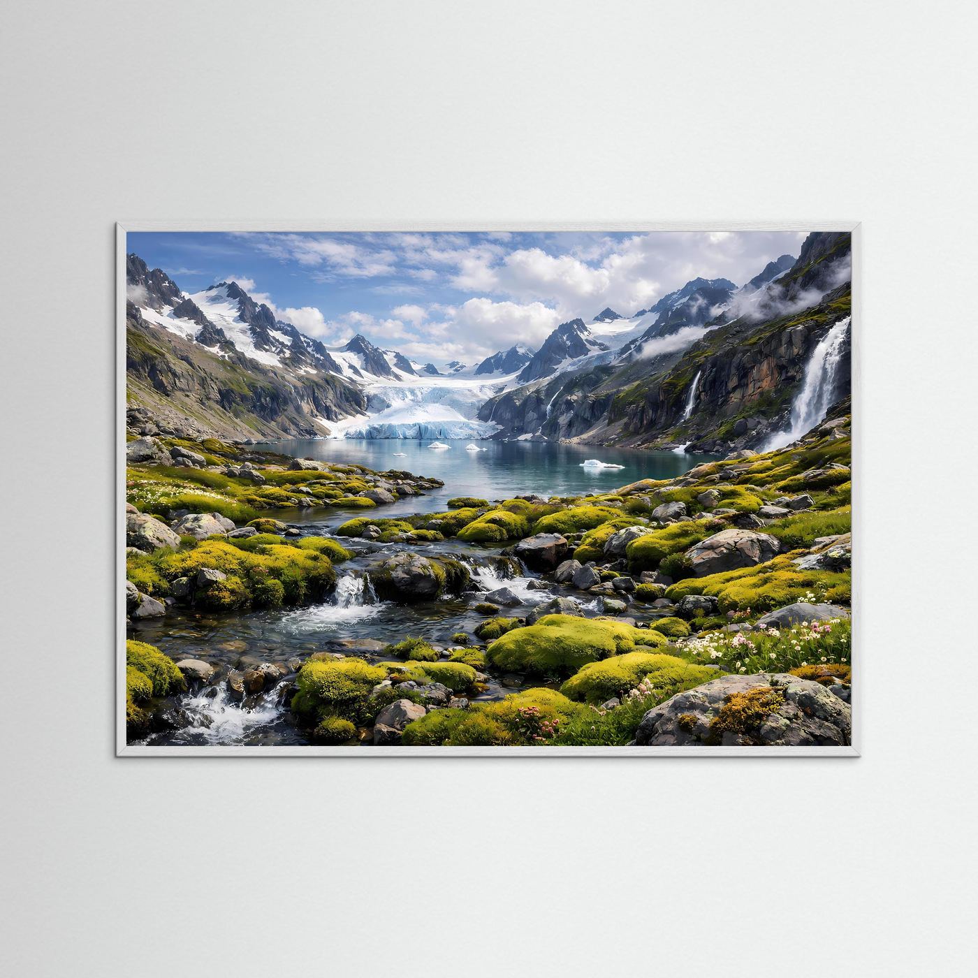 Naturposter mit Gletschersee und Wasserfall in Berglandschaft, weißer Holzrahmen