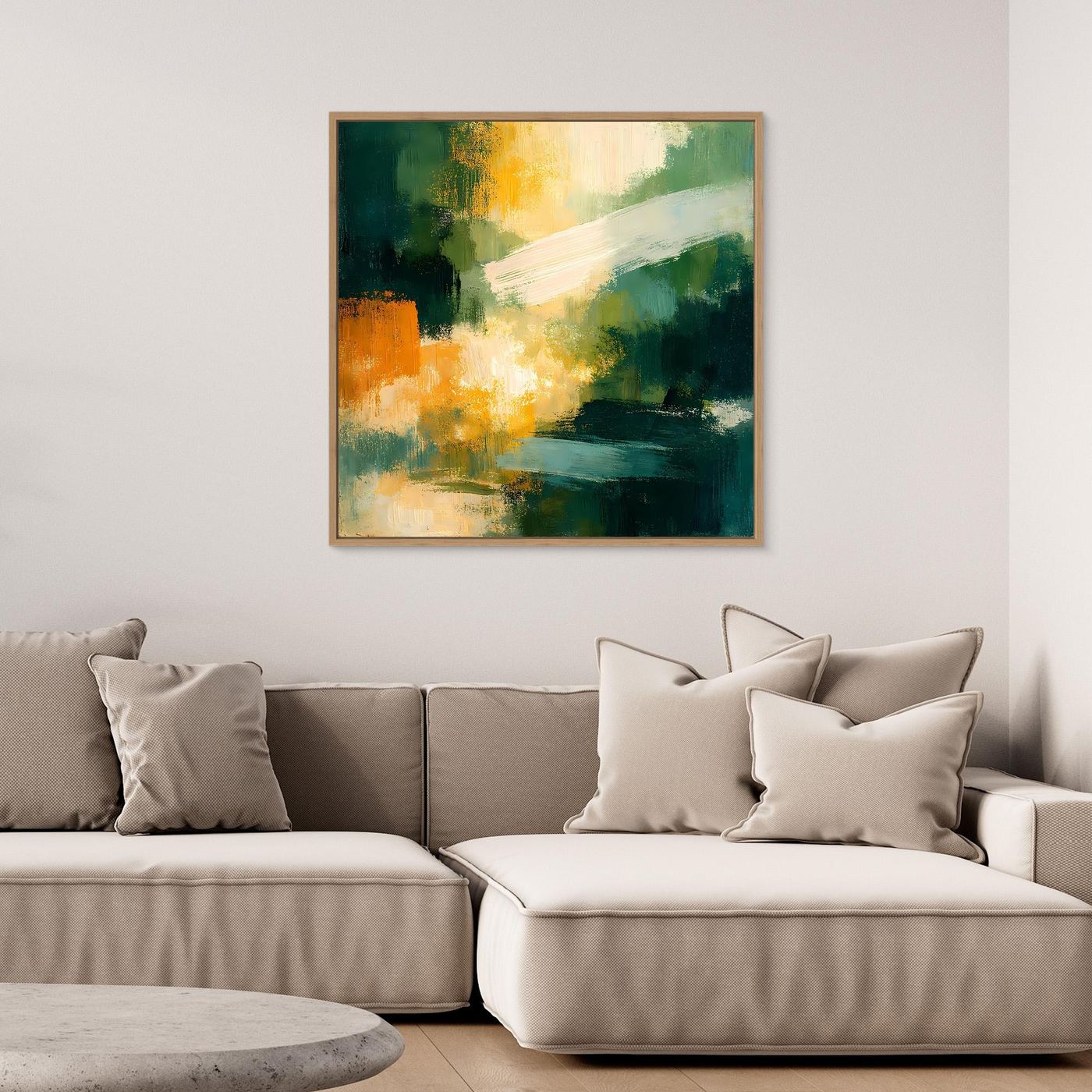 Abstraktes Leinwand-Wandbild mit grünen und orangegelben Akzenten, mit hellem Rahmen