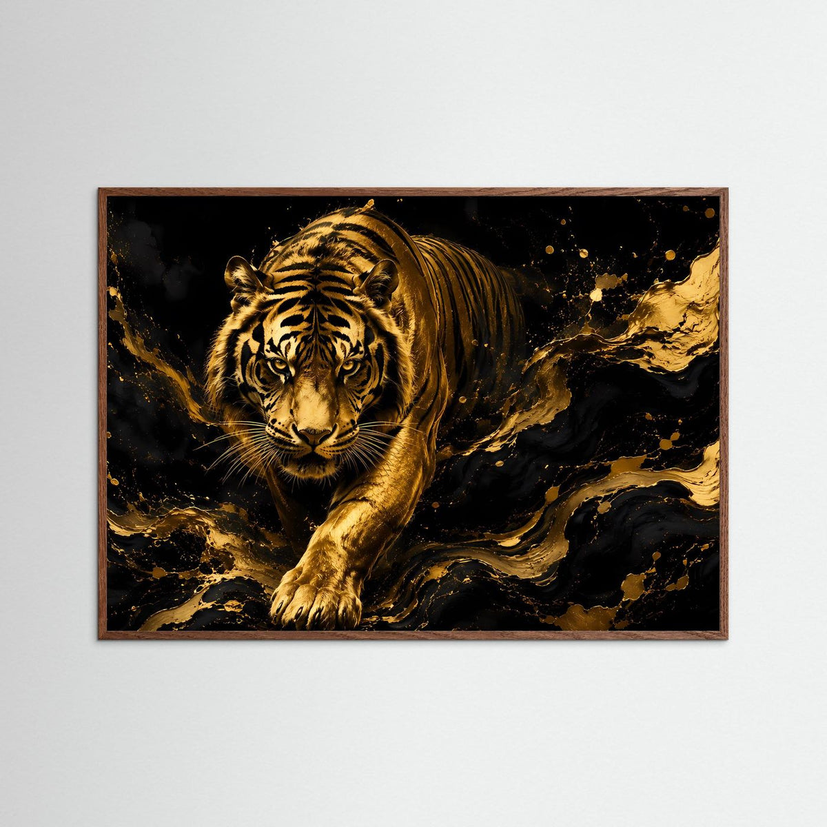 Poster mit goldfarbenem Tiger in Schwarz, Querformat, dunkler Eichenrahmen