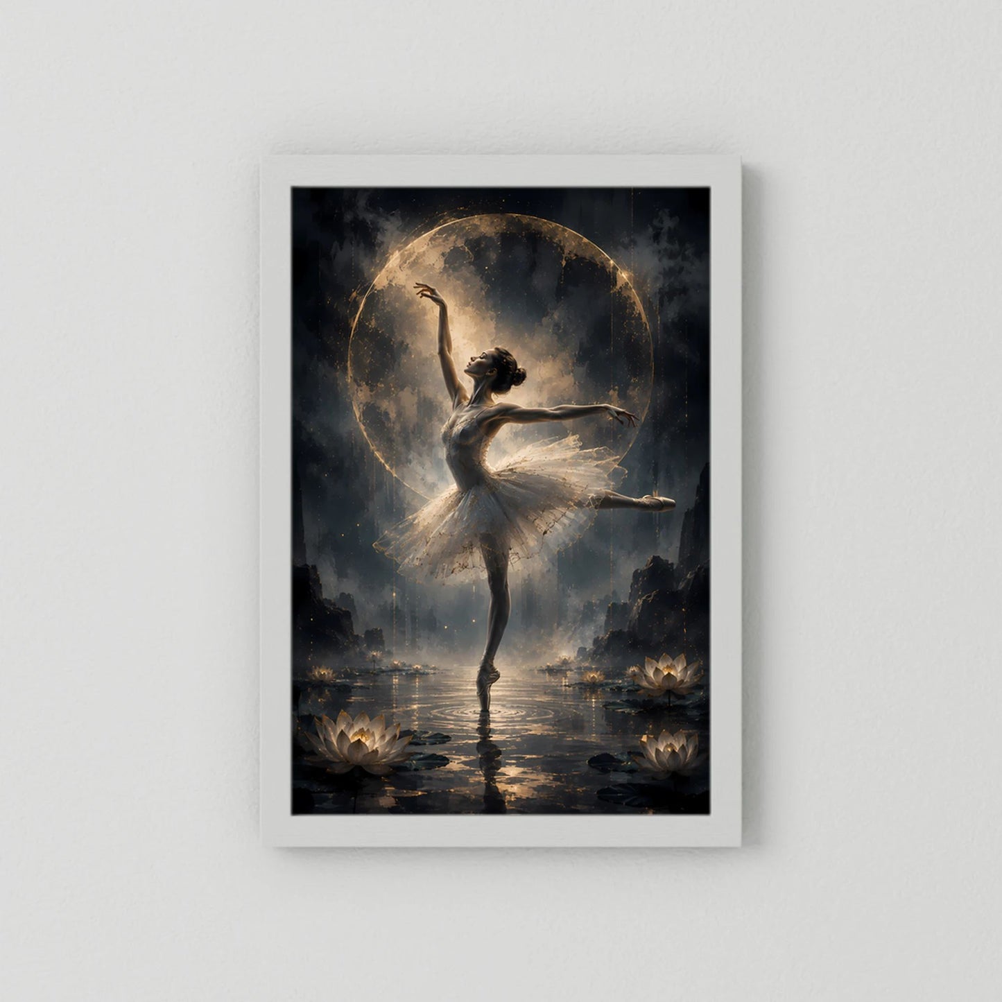 Hochformat-Poster mit tanzender Ballerina im Mondschein, weißer Rahmen