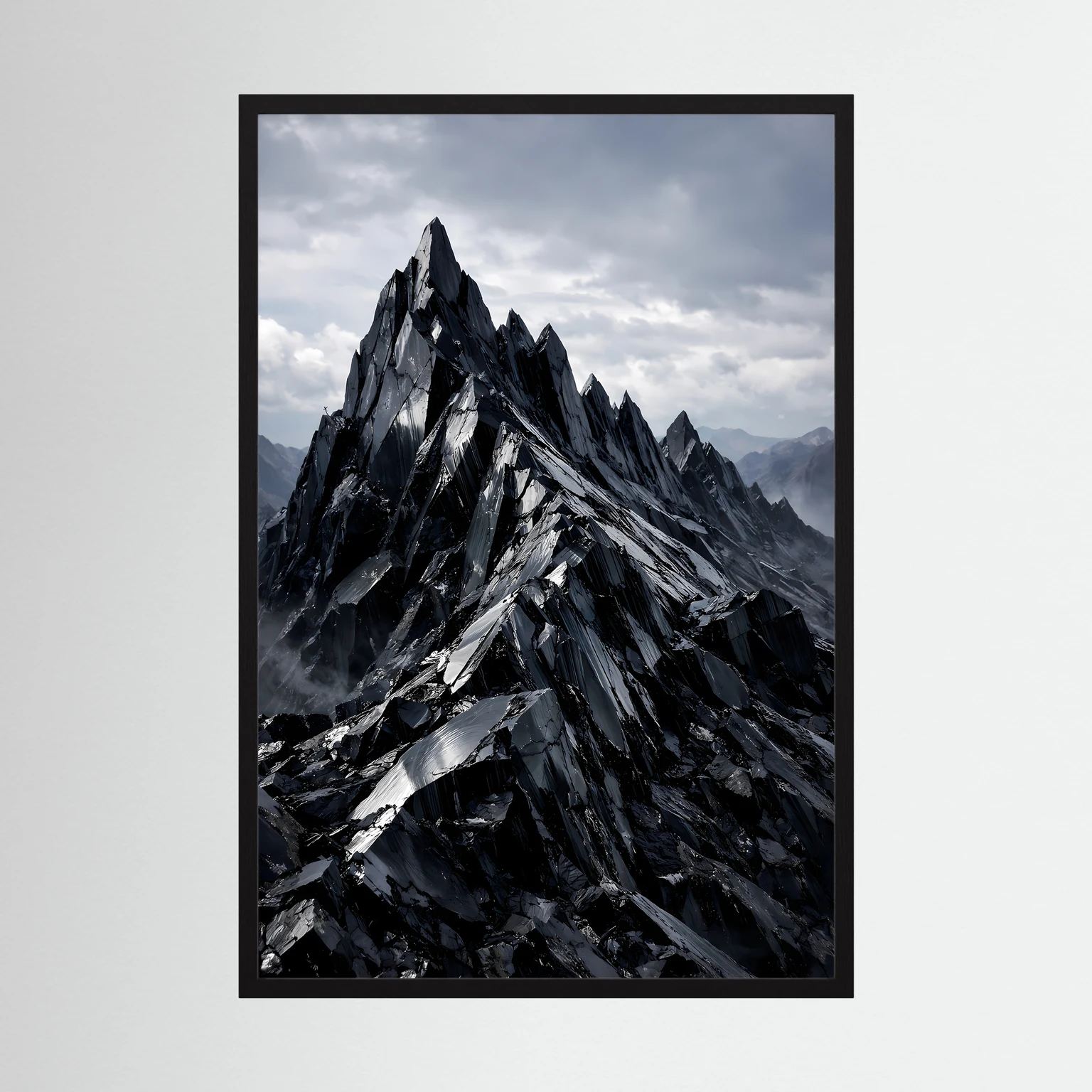 Wandbild-Poster mit schwarzem Rahmen und Kristallbergmotiv in Schwarz-Grau, Hochformat.