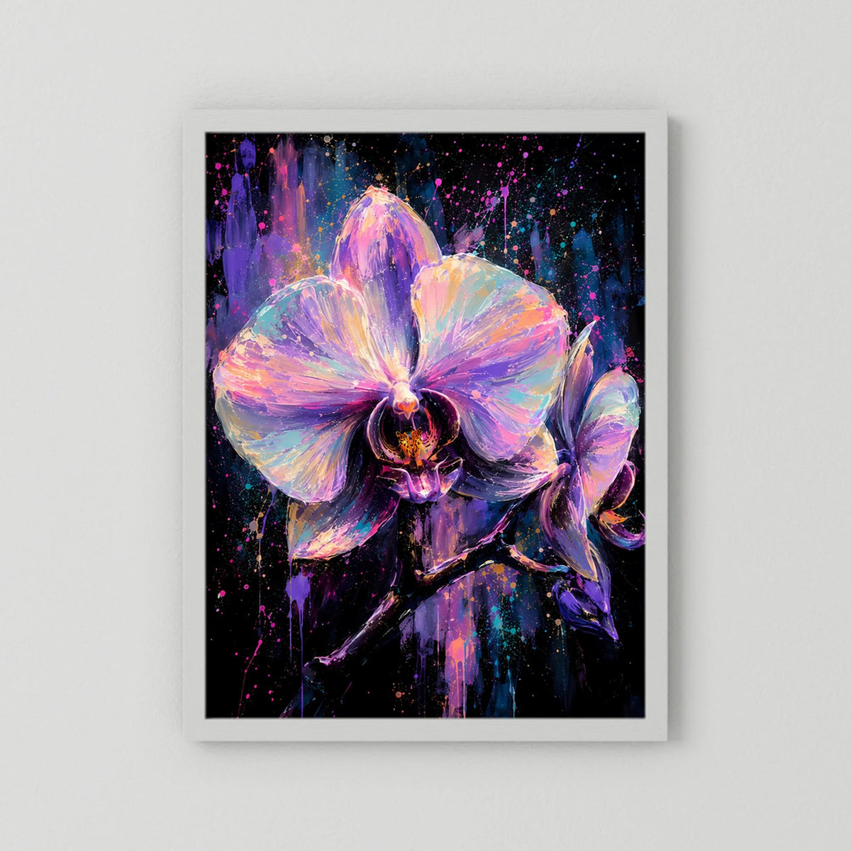 Kunstposter mit abstrakter Neon-Orchidee in Lila, Rosa und Blau im weißen Passepartout