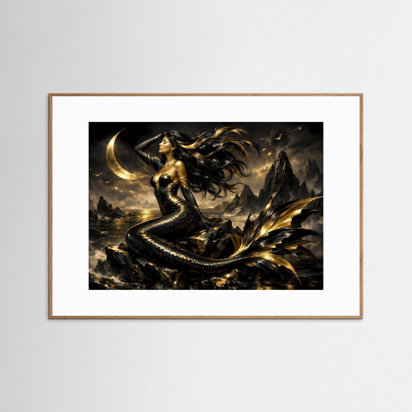 Poster mit Meerjungfrau-Fantasymotiv in naturfarbenem Holzrahmen