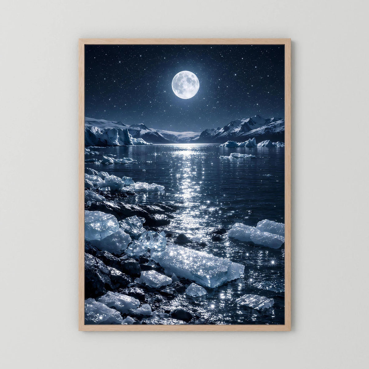 Wandbild im Holzrahmen: Vollmond über eisigem Meer und Felsenküste