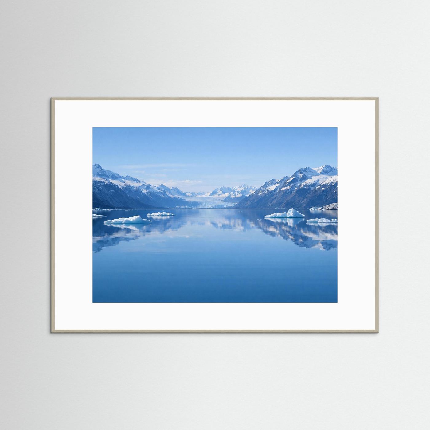 Poster im Querformat mit Gletscher- und Eisbergmotiv, heller Rahmen und weißem Rand