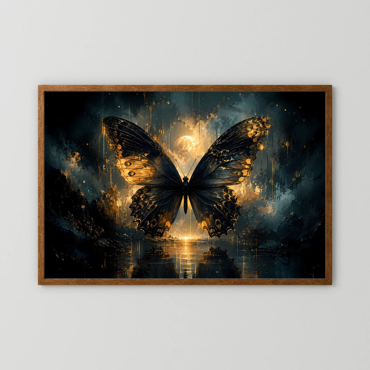 Wandposter im dunklen Eichenrahmen mit gold-schwarzen Schmetterflügeln
