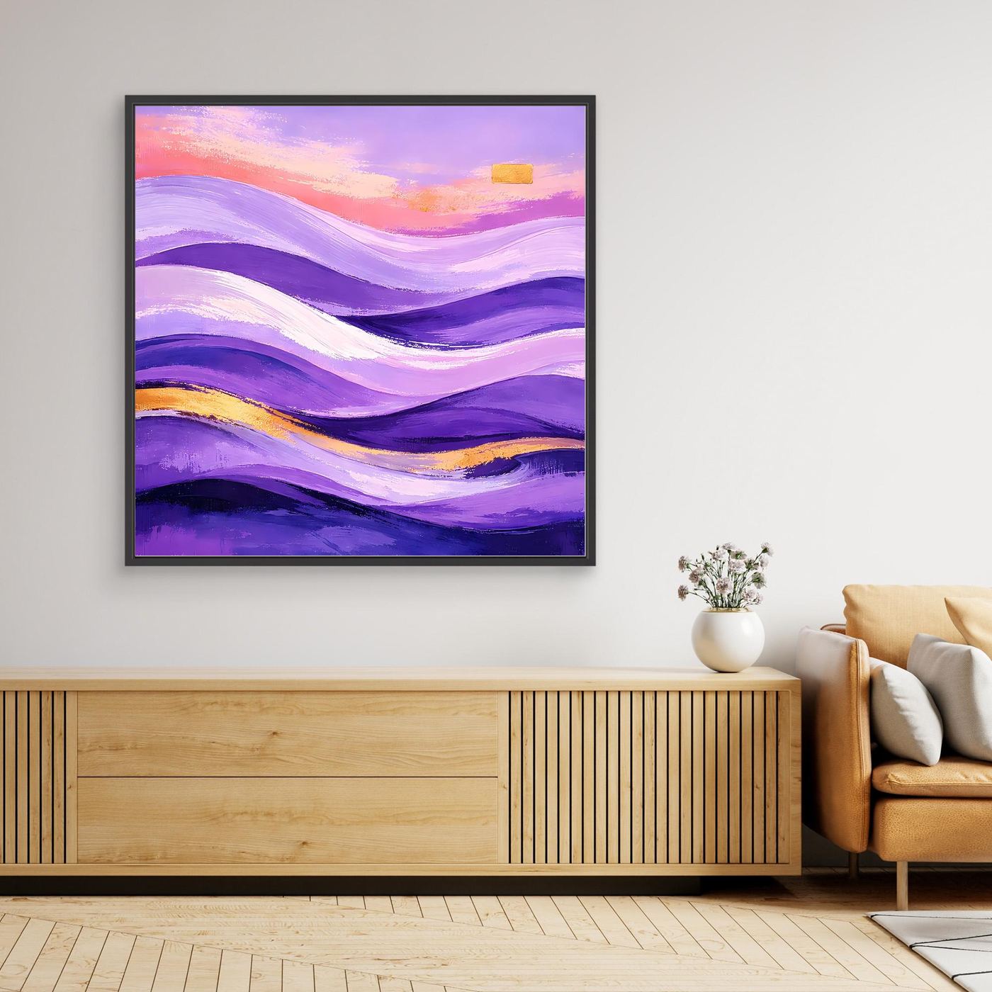 Abstraktes Leinwandbild: violette Wellenlandschaft mit goldfarbenem Akzent, schwarzer Rahmen