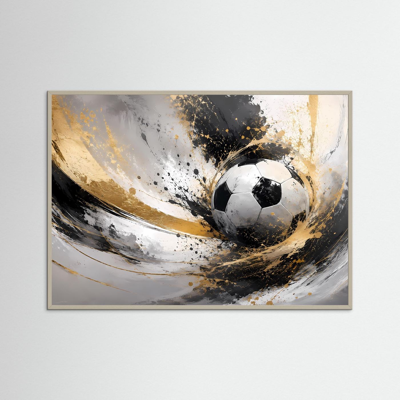Gerahmtes Fußballkunst-Poster (grauer Rahmen) mit schwarzem Ball und goldfarbenen Pinselspuren